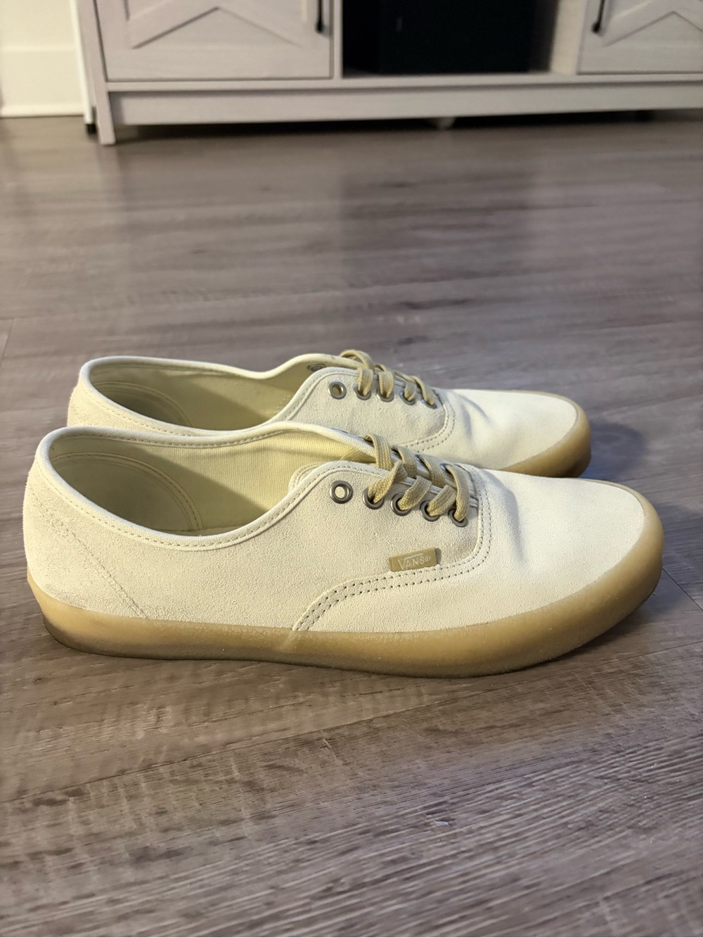 Vans Men’s Low-Top Sneakers in Cream with Gum Sole
